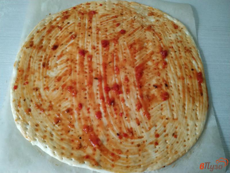 Фото приготовление рецепта: Пицца с копчёной курицей шаг №4