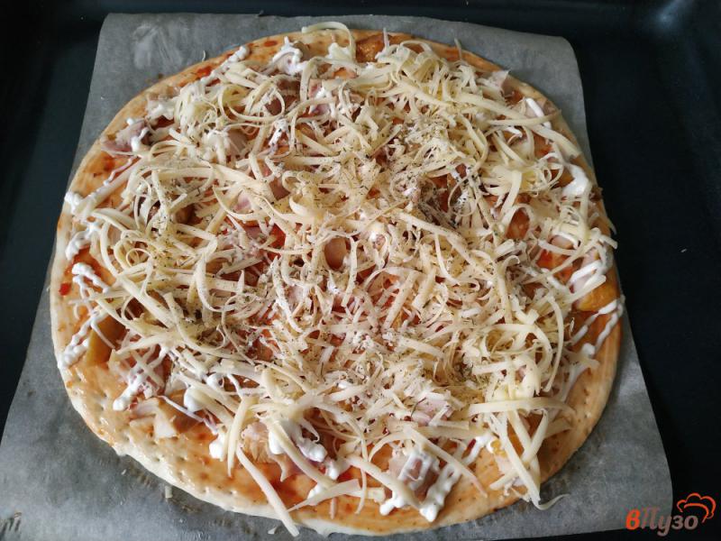 Фото приготовление рецепта: Пицца с копчёной курицей шаг №8