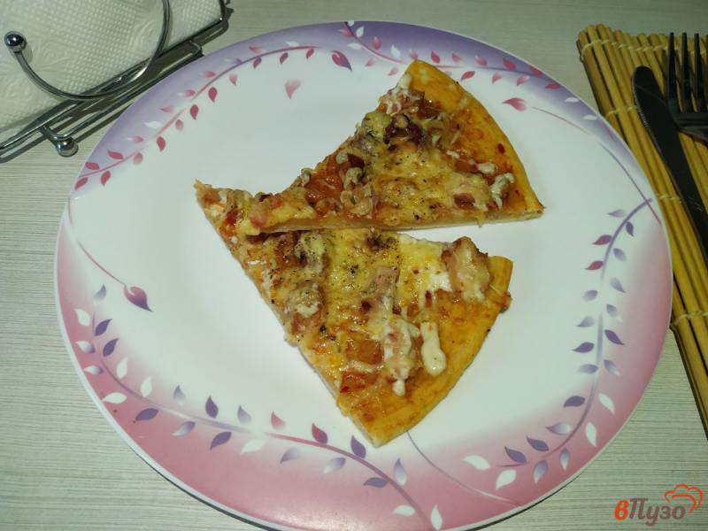 Фото приготовление рецепта: Пицца с копчёной курицей шаг №10