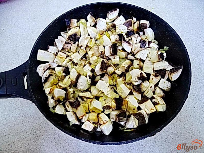 Фото приготовление рецепта: Вареники с картофелем и грибами шаг №2