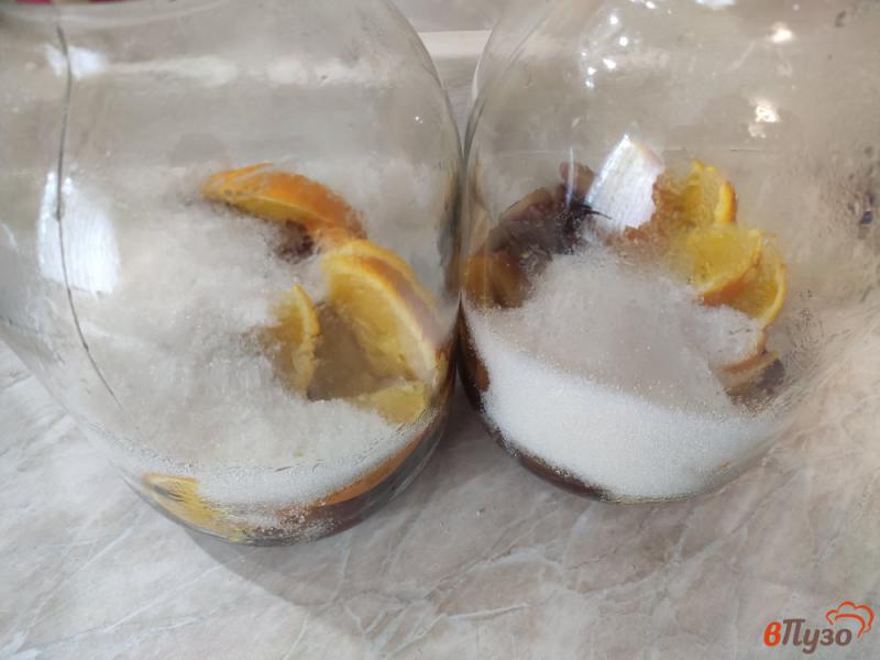 Фото приготовление рецепта: Компот на зиму из слив с апельсинами шаг №6