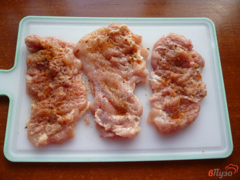 Фото приготовление рецепта: Куриные отбивные в томатном кляре шаг №2