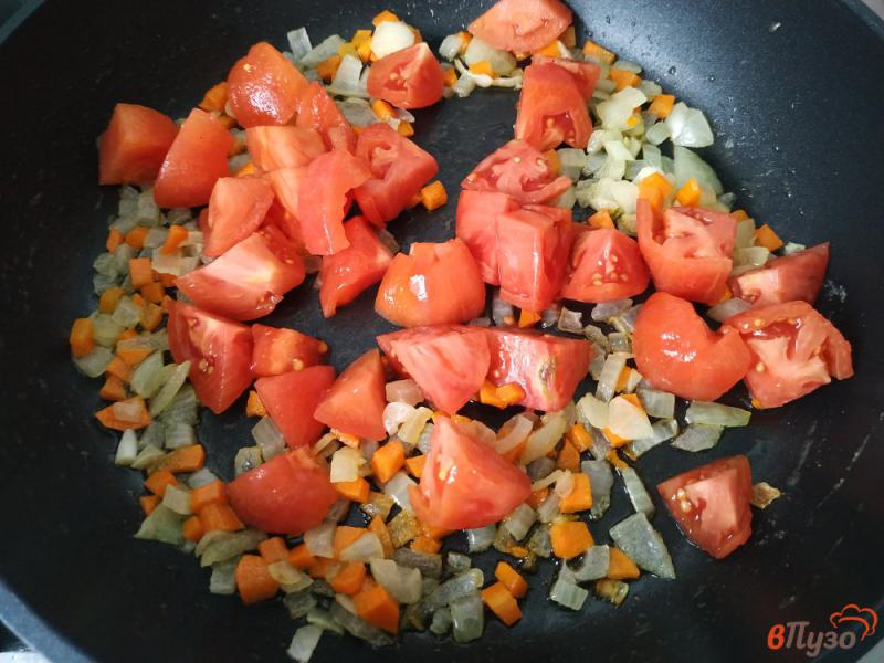 Фото приготовление рецепта: Картофель тушеный с помидорами шаг №6