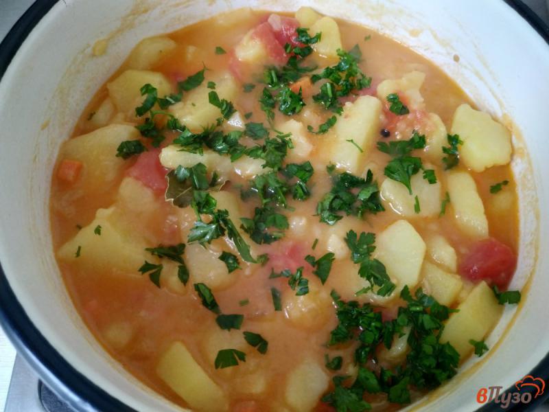 Фото приготовление рецепта: Картофель тушеный с помидорами шаг №8