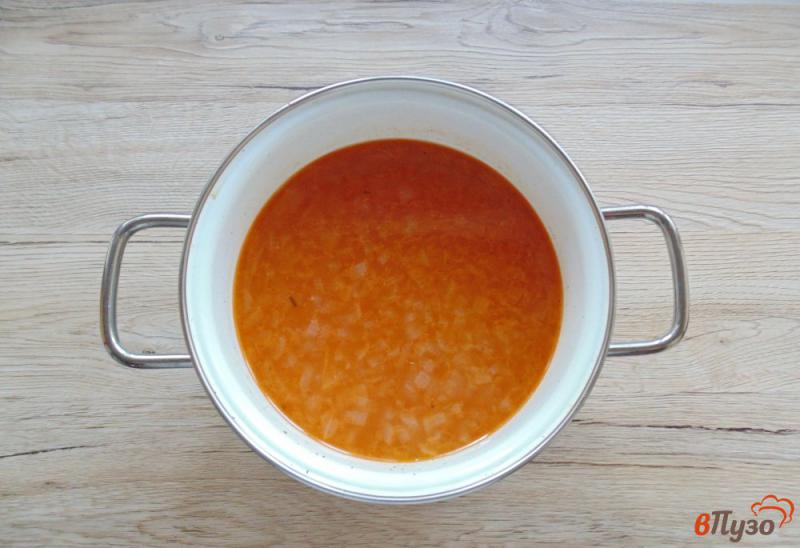 Фото приготовление рецепта: Суп с рисом и сосисками шаг №3