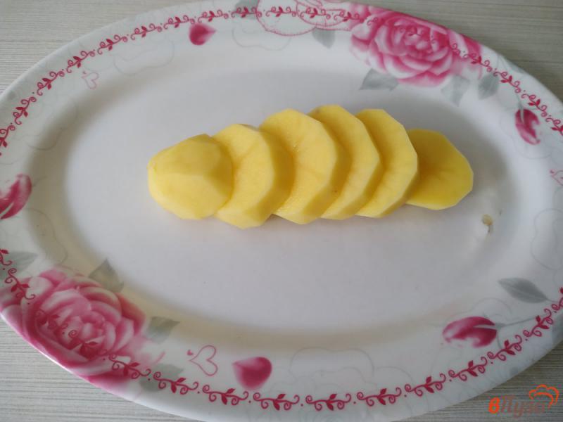 Фото приготовление рецепта: Картофель с салом и луком запеченный в фольге шаг №1