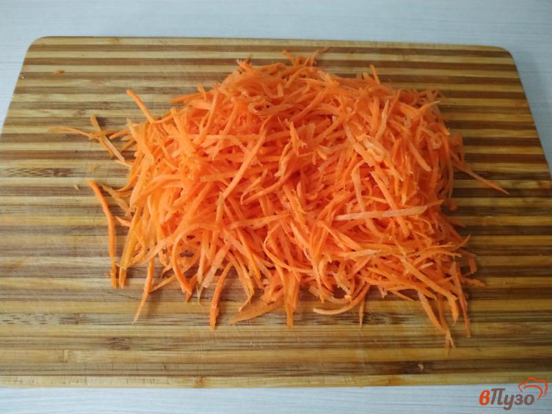 Фото приготовление рецепта: Шампиньоны с морковью по- корейски шаг №3