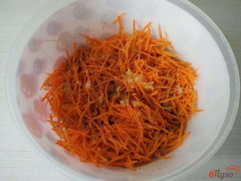 Фото приготовление рецепта: Шампиньоны с морковью по- корейски шаг №5