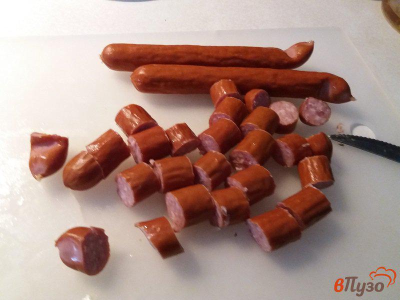 Фото приготовление рецепта: Запеченный картофель с охотничьими колбасками в мультиварке шаг №4