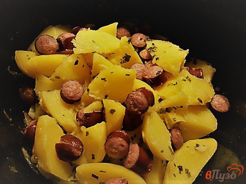 Фото приготовление рецепта: Запеченный картофель с охотничьими колбасками в мультиварке шаг №6