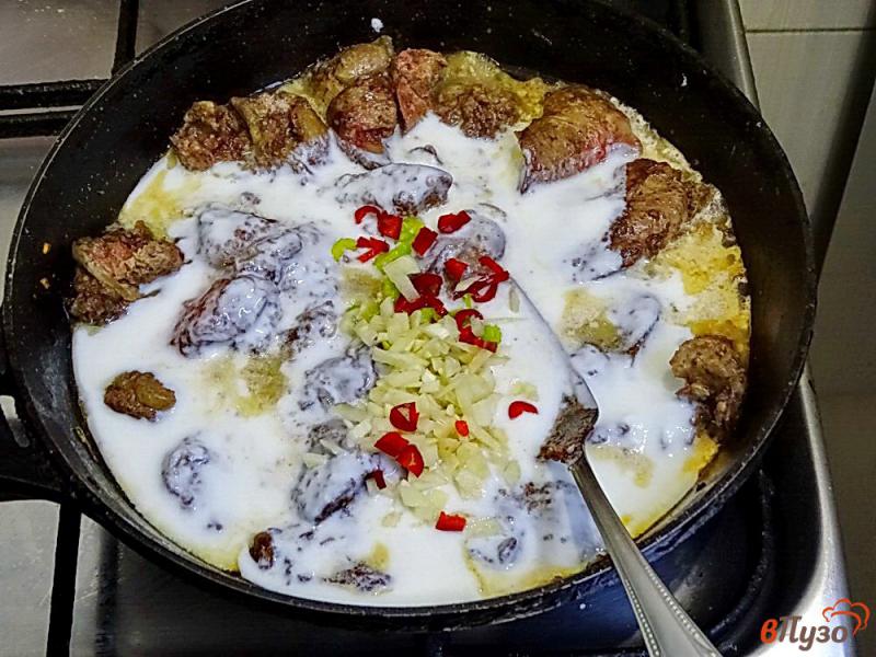Фото приготовление рецепта: Печень в кефирном соусе с горчицей шаг №4