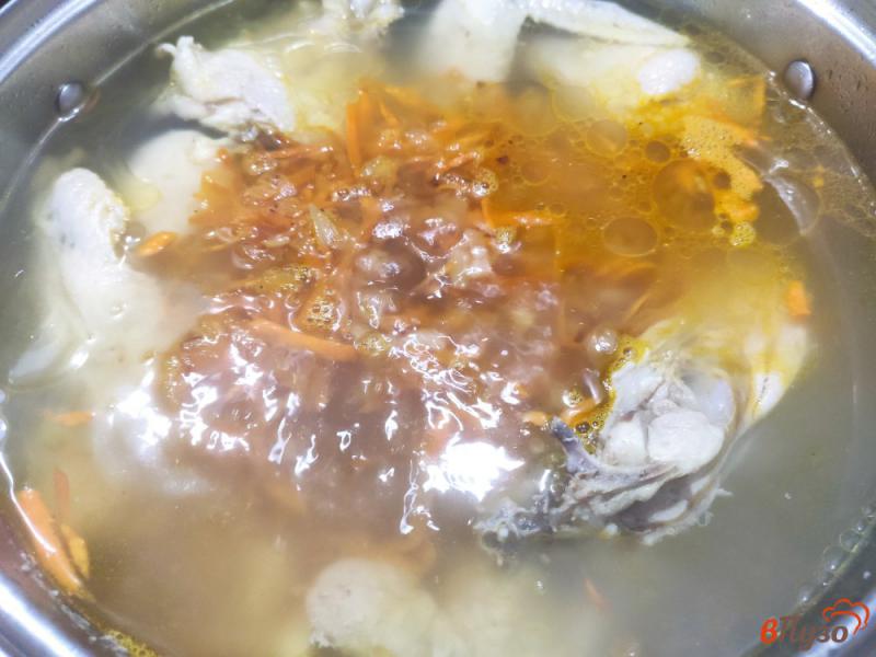 Фото приготовление рецепта: Куриный суп с домашней лапшой шаг №11