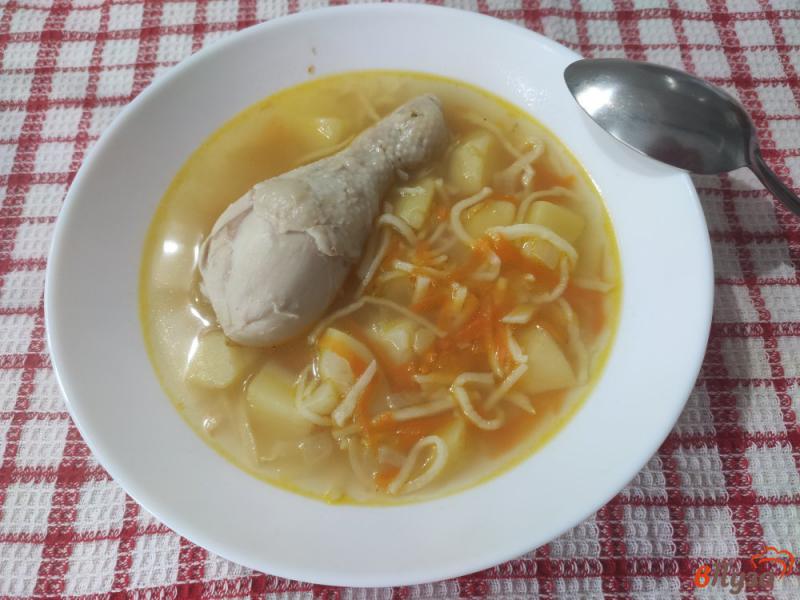 Фото приготовление рецепта: Куриный суп с домашней лапшой шаг №14