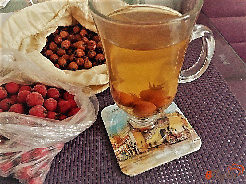 Фото приготовление рецепта: Чай из боярышника шаг №6