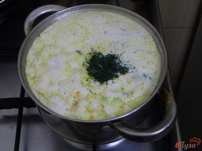 Фото приготовление рецепта: Сырный суп с кабачками шаг №7