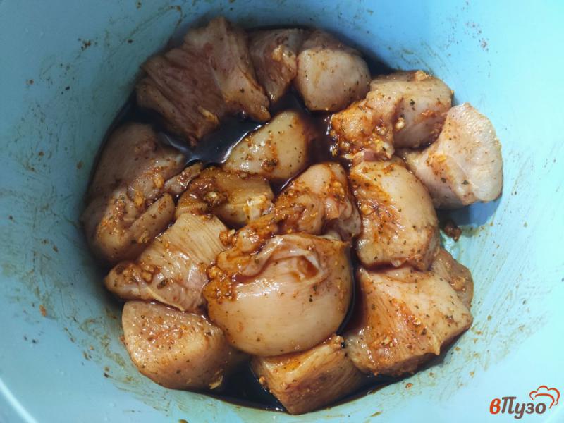 Фото приготовление рецепта: Куриное филе с соевым соусом на сковороде шаг №3