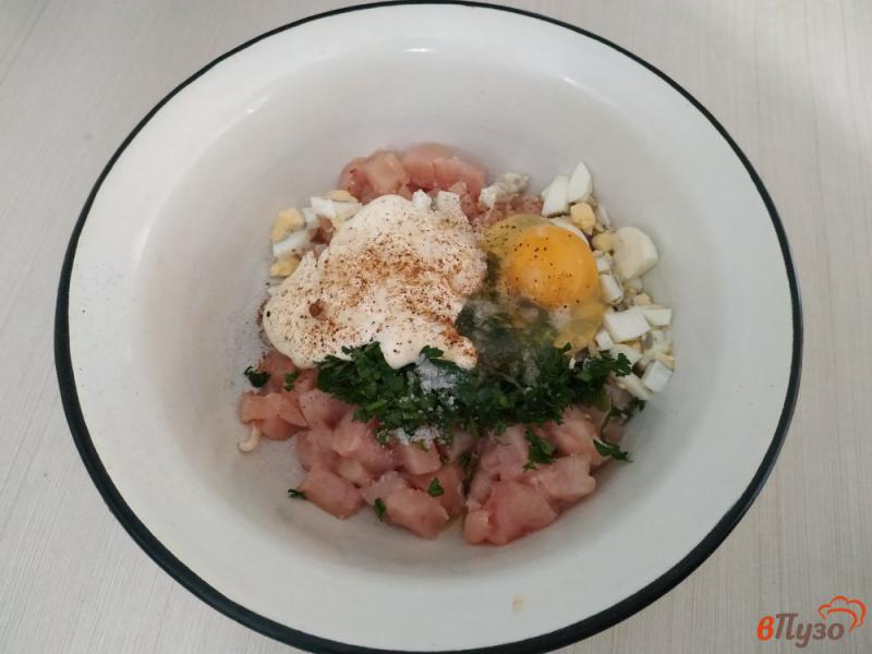 Фото приготовление рецепта: Куриные рубленые котлеты с яйцом и зеленью шаг №6