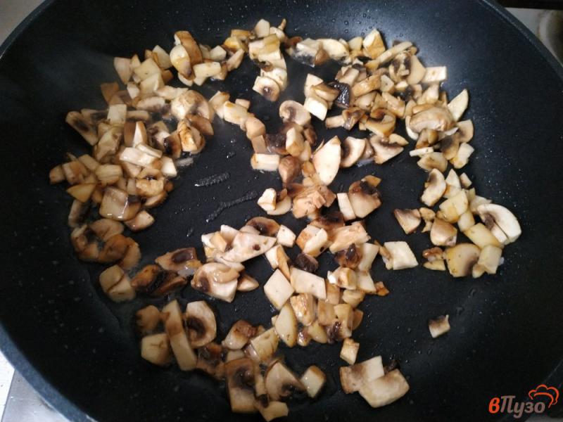 Фото приготовление рецепта: Рисовые биточки с грибами шаг №2