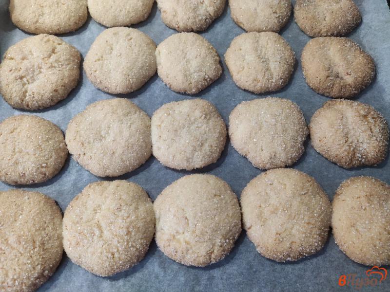 Фото приготовление рецепта: Песочное печенье с кокосовой стружкой шаг №6