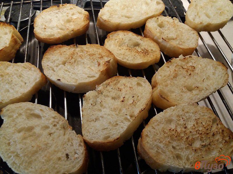 Фото приготовление рецепта: Бутерброды с форелью и творожным сыром крем чиз шаг №1
