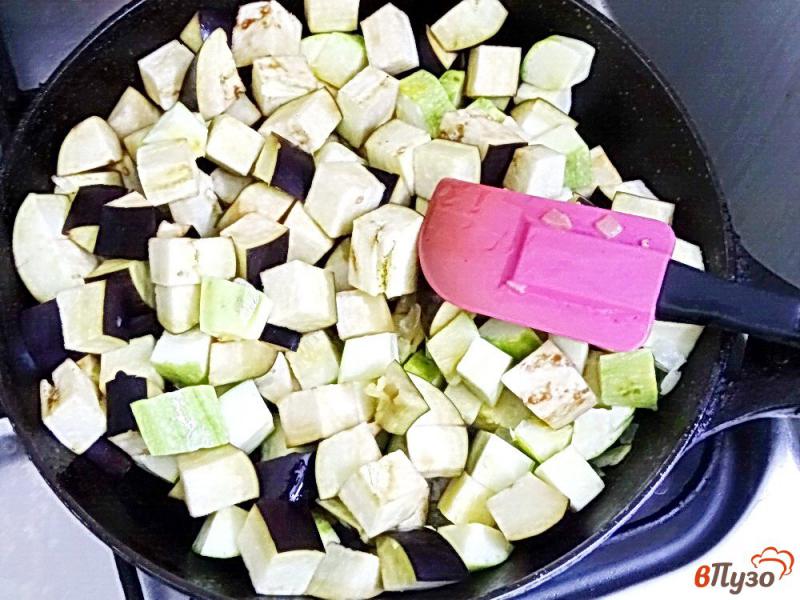 Фото приготовление рецепта: Томатный чечевичный суп с баклажанами шаг №8