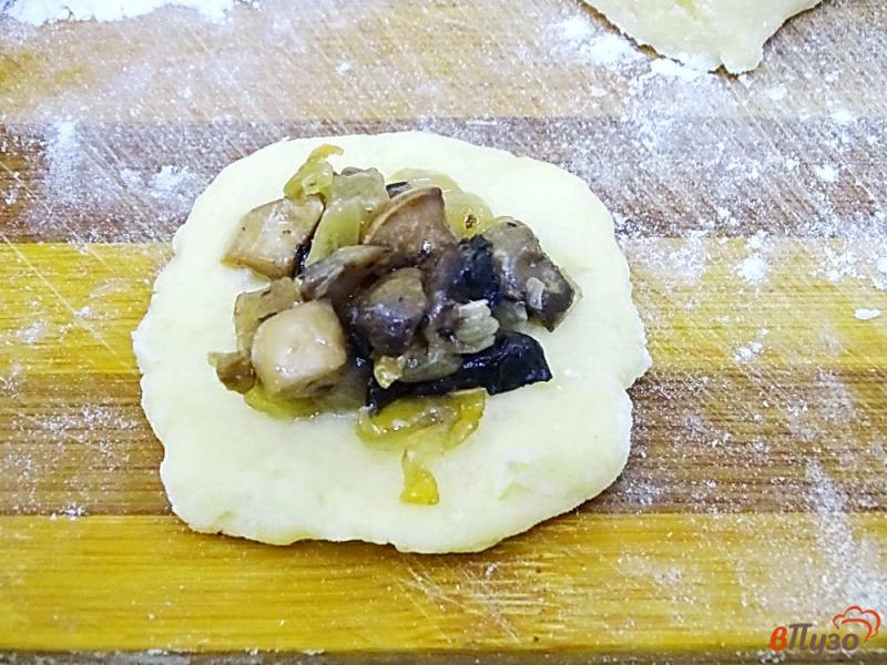 Фото приготовление рецепта: Чешские картофельные кнедлики с грибами шаг №6