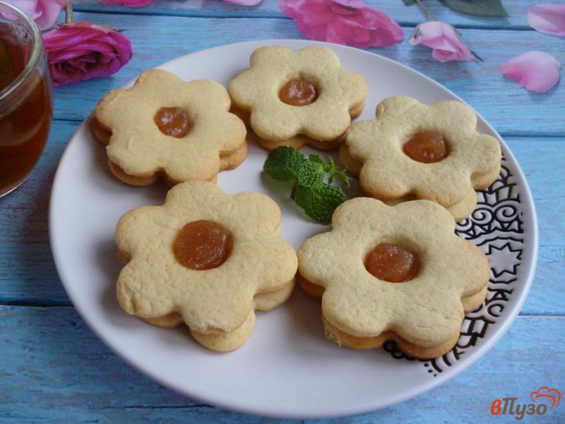 Фото приготовление рецепта: Песочное печенье с повидлом шаг №10