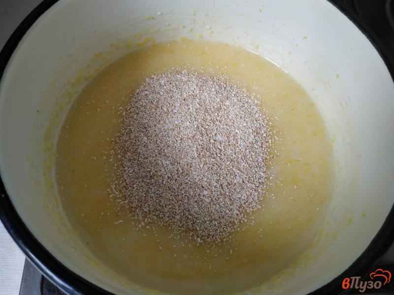 Фото приготовление рецепта: Кукурузная молочная каша с овсяными отрубями шаг №5