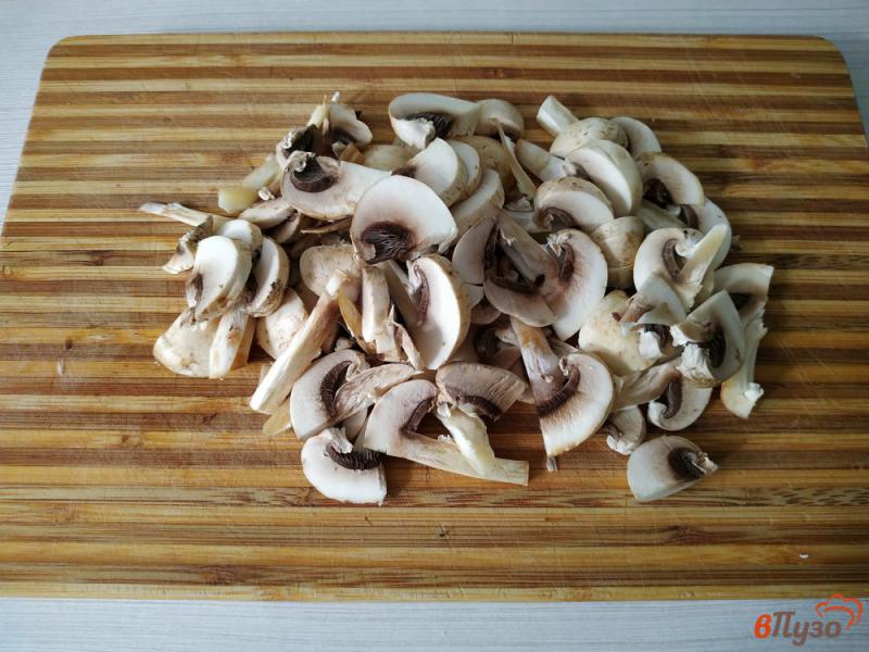 Фото приготовление рецепта: Слойки с жареными грибами шаг №3