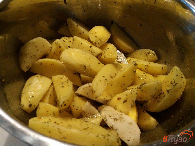 Фото приготовление рецепта: Картофель по-деревенски в мультиварке шаг №4