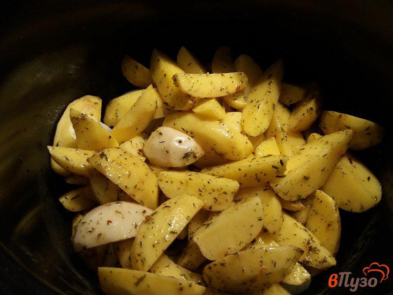 Фото приготовление рецепта: Картофель по-деревенски в мультиварке шаг №6