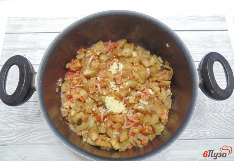 Фото приготовление рецепта: Баклажаны с луком и чесноком на зиму шаг №5