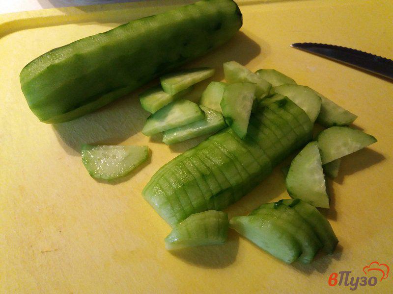 Фото приготовление рецепта: Овощной салат с ялтинским красным луком шаг №2