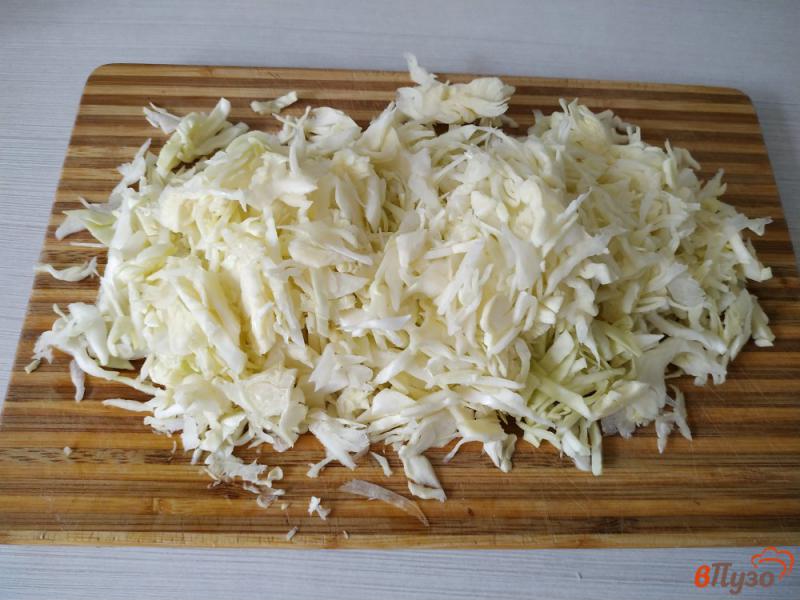 Фото приготовление рецепта: Жареные пирожки с капустой и грибами шаг №1