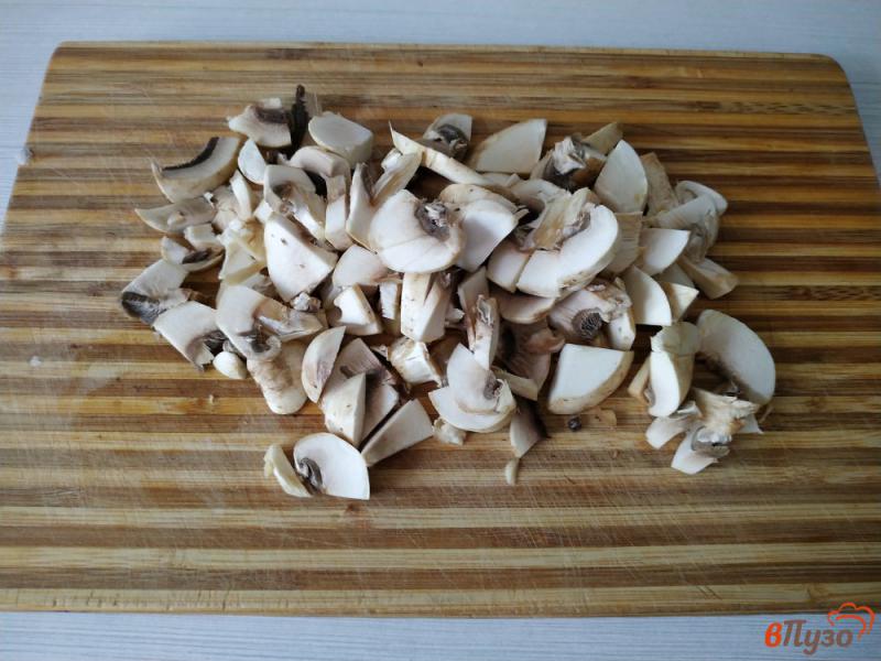 Фото приготовление рецепта: Жареные пирожки с капустой и грибами шаг №2