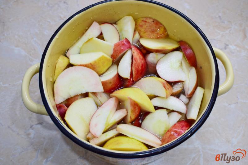 Фото приготовление рецепта: Яблочный компот с облепихой шаг №3
