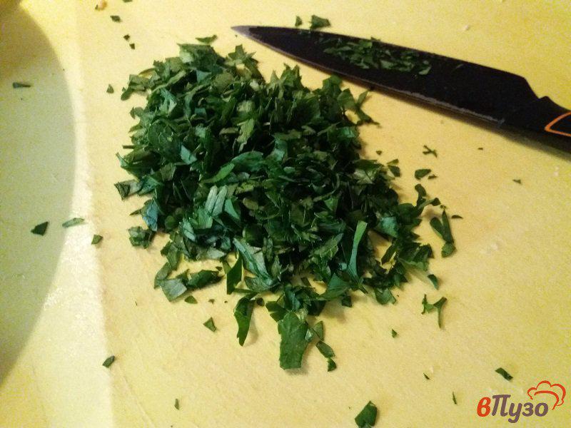Фото приготовление рецепта: Салат с консервированной кукурузой ветчиной и сыром шаг №9
