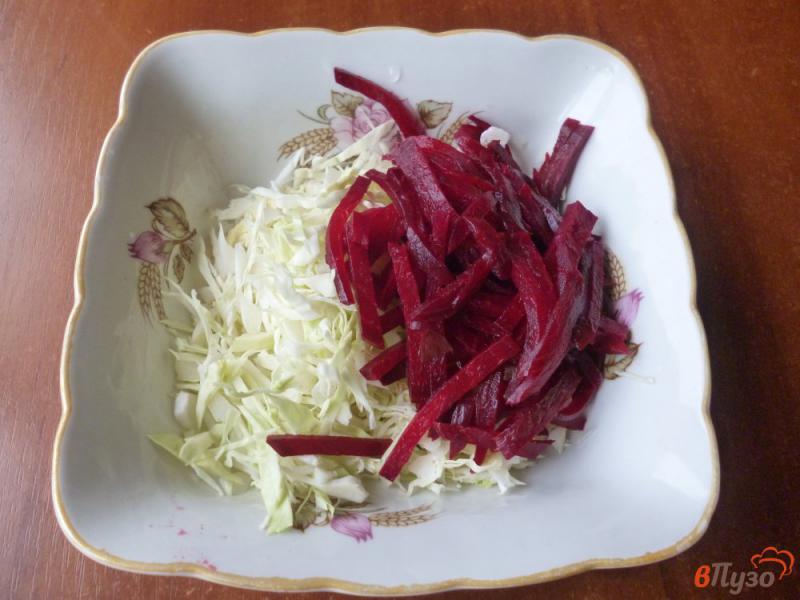 Фото приготовление рецепта: Салат из капусты с овощами шаг №2