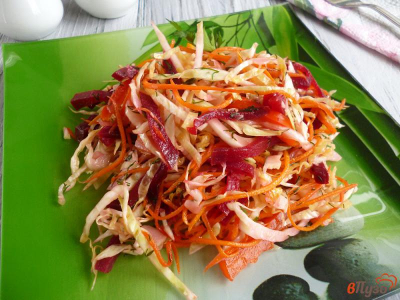 Фото приготовление рецепта: Салат из капусты с овощами шаг №7