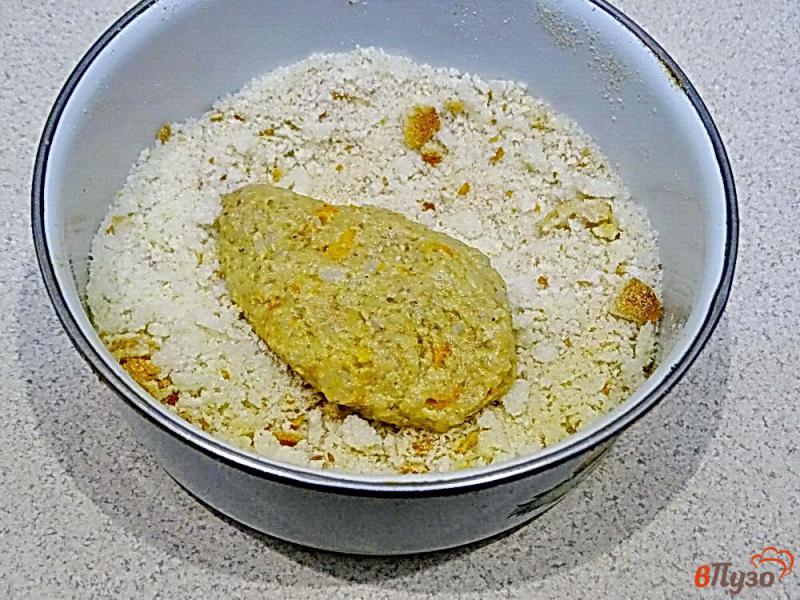Фото приготовление рецепта: Котлеты из консервированной сардины с рисом шаг №7