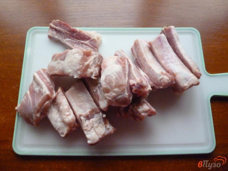 Фото приготовление рецепта: Картофель тушеный со свиными ребрами шаг №1