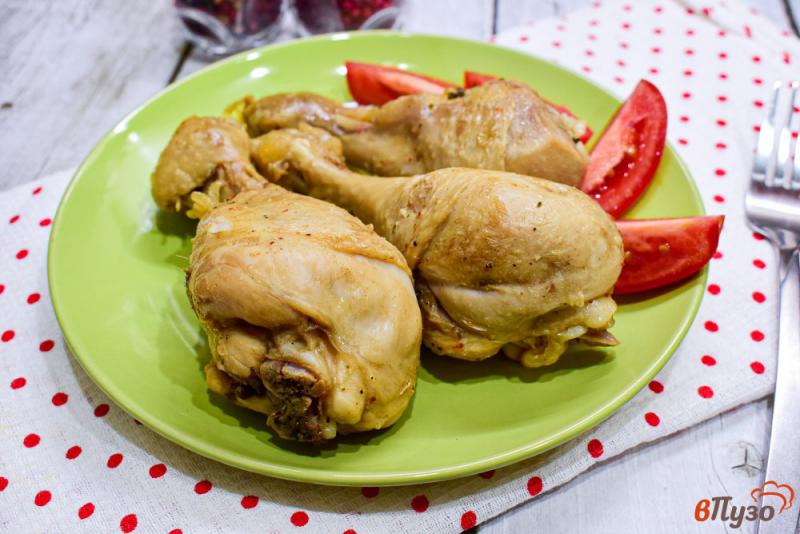 Фото приготовление рецепта: Куриные голени в соевом соусе с чесноком шаг №5