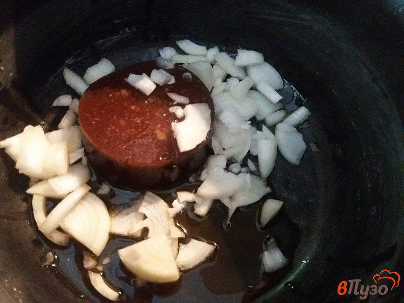 Фото приготовление рецепта: Запеченный картофель с колбасками  из баранины в мультиварке шаг №3