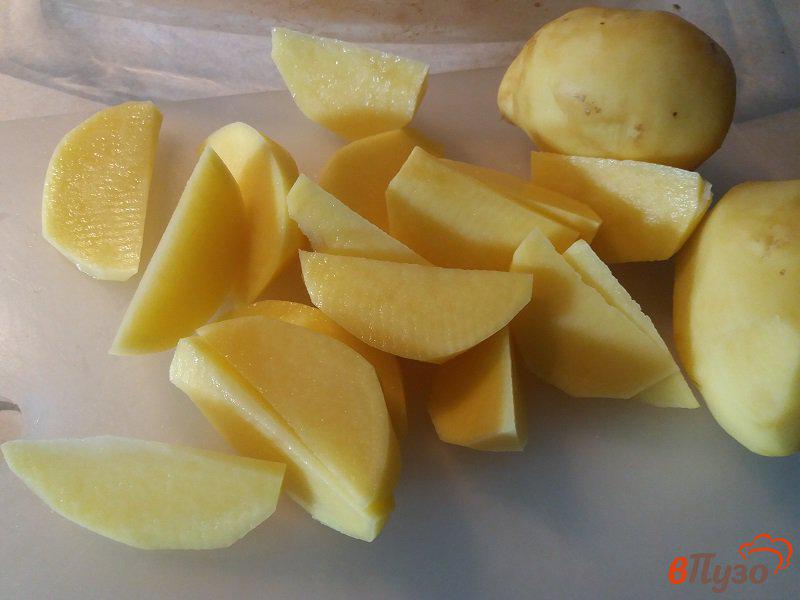 Фото приготовление рецепта: Запеченный картофель с колбасками  из баранины в мультиварке шаг №1