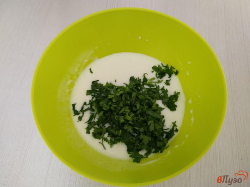 Фото приготовление рецепта: Постные лепешки на соде с зеленью шаг №3
