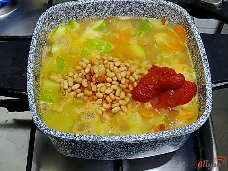 Фото приготовление рецепта: Овощное рагу с фасолью шаг №7