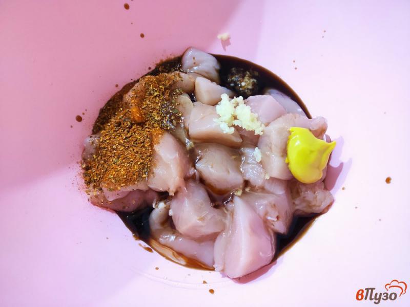 Фото приготовление рецепта: Куриное филе в соевом соусе на сковороде шаг №2
