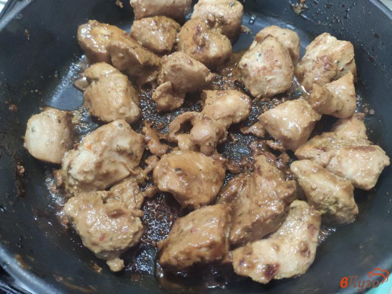 Фото приготовление рецепта: Куриное филе в соевом соусе на сковороде шаг №6