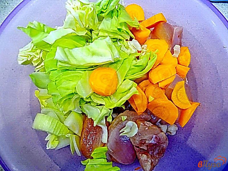 Фото приготовление рецепта: Куриные котлеты с капустой луком и морковью шаг №3