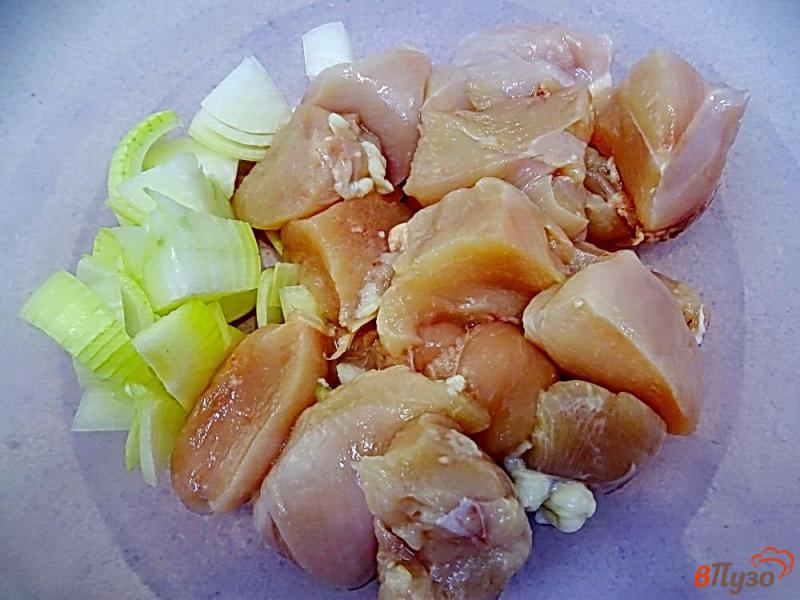 Фото приготовление рецепта: Куриные котлеты с капустой луком и морковью шаг №2